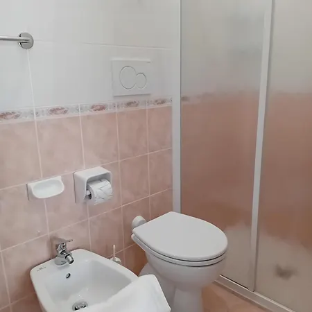 Mira Hotel 2*