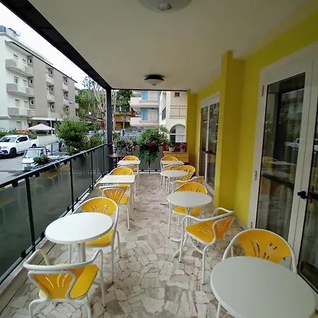 Mira Hotel 2*
