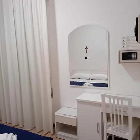 Mira Hotel 2*